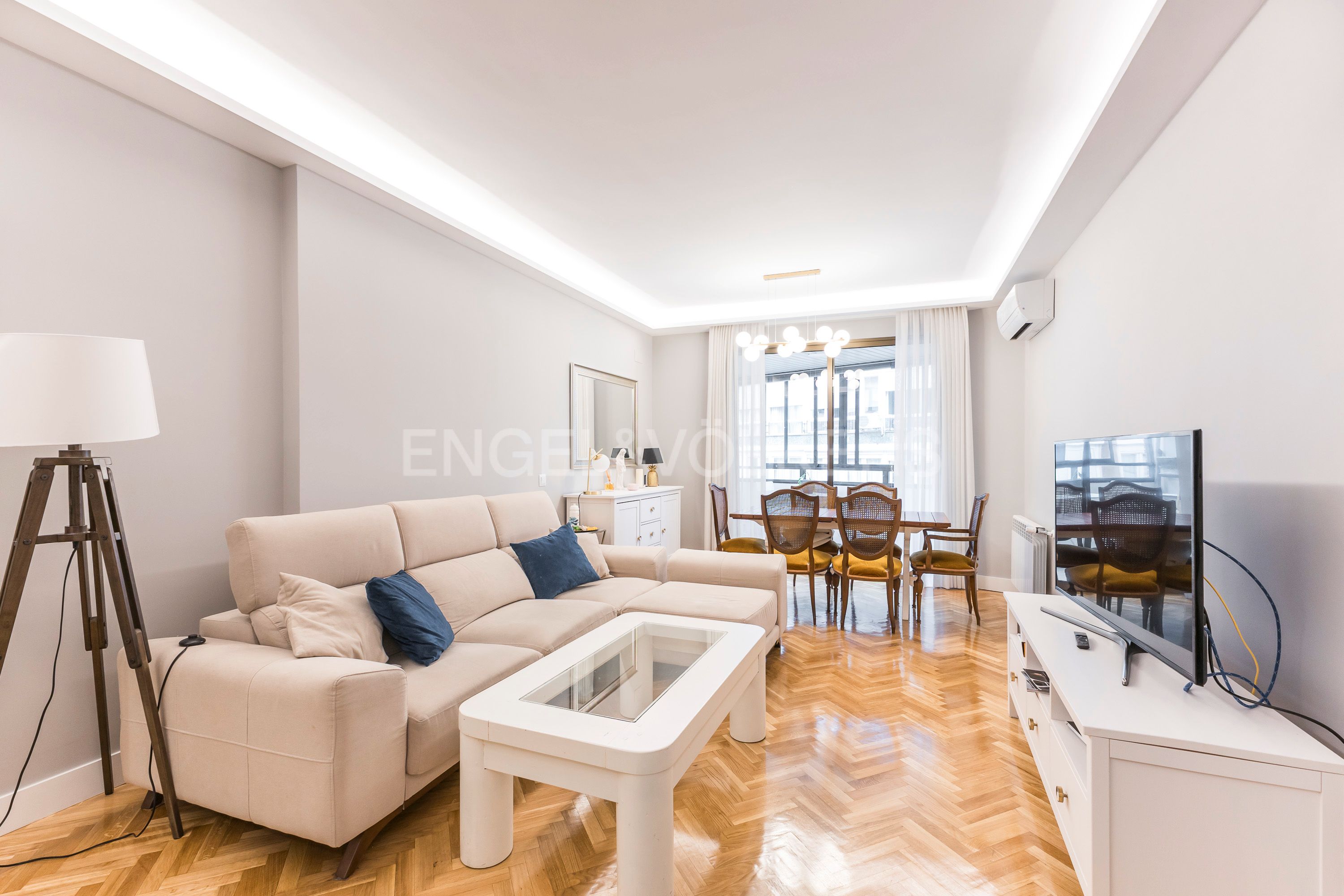 Living room of Apartment for sale in  Madrid Capital  with Air Conditioner, Heating and Terrace