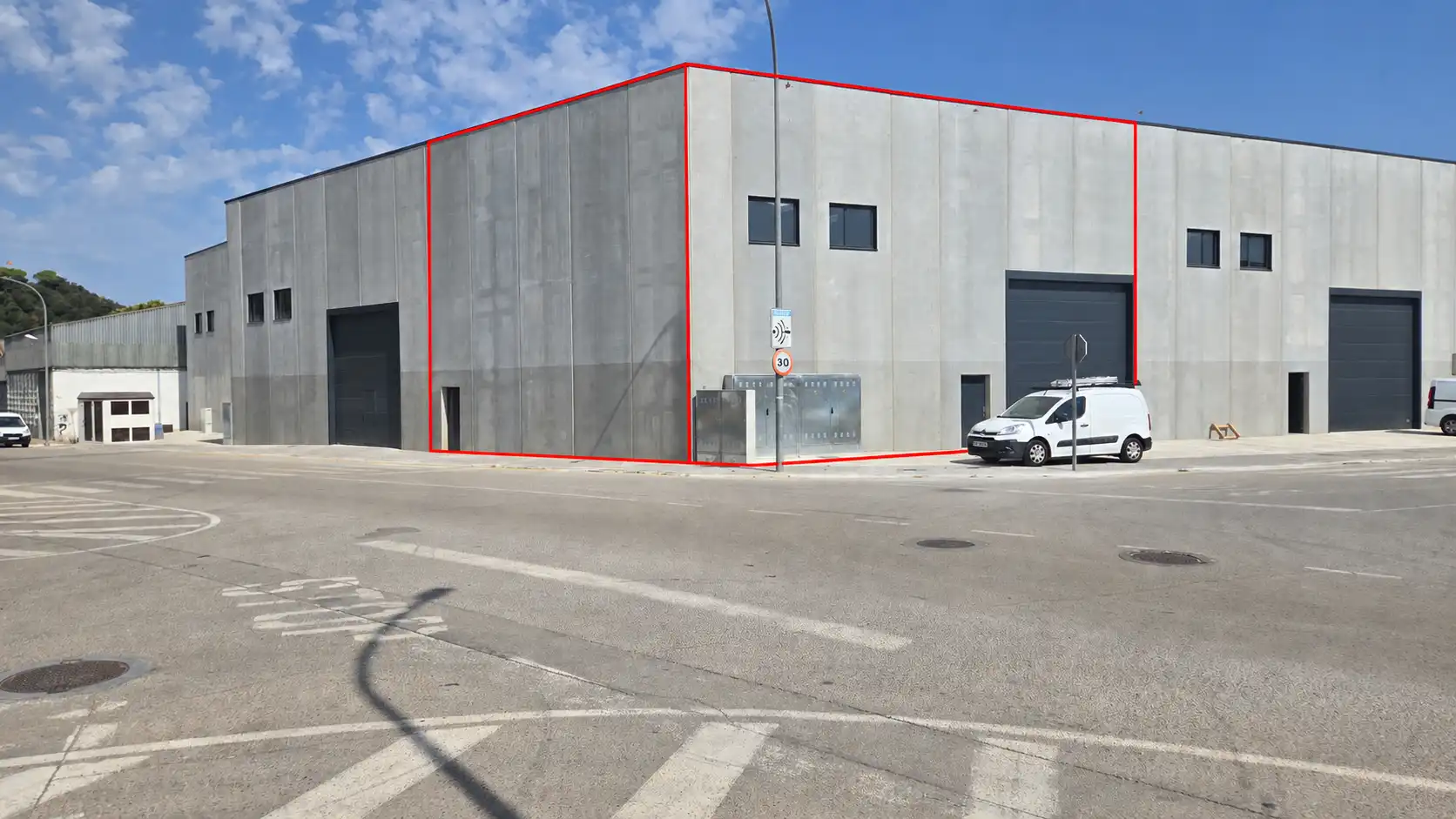 Nau industrial de lloguer a Camí del Renoc 15P