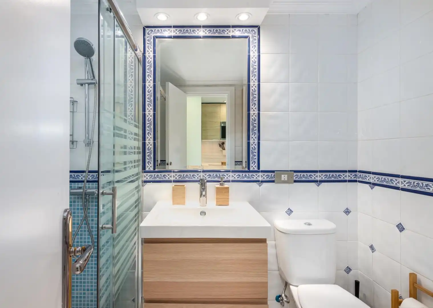 Bathroom of Study for sale in Marbella  with Terrace, Balcony and Community pool