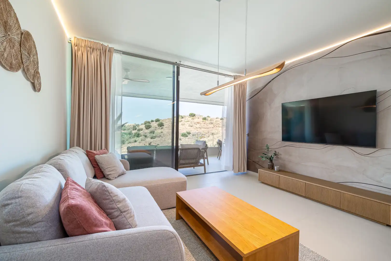 Sala d'estar de Pis de lloguer en Fuengirola amb Aire condicionat, Calefacció i Terrassa