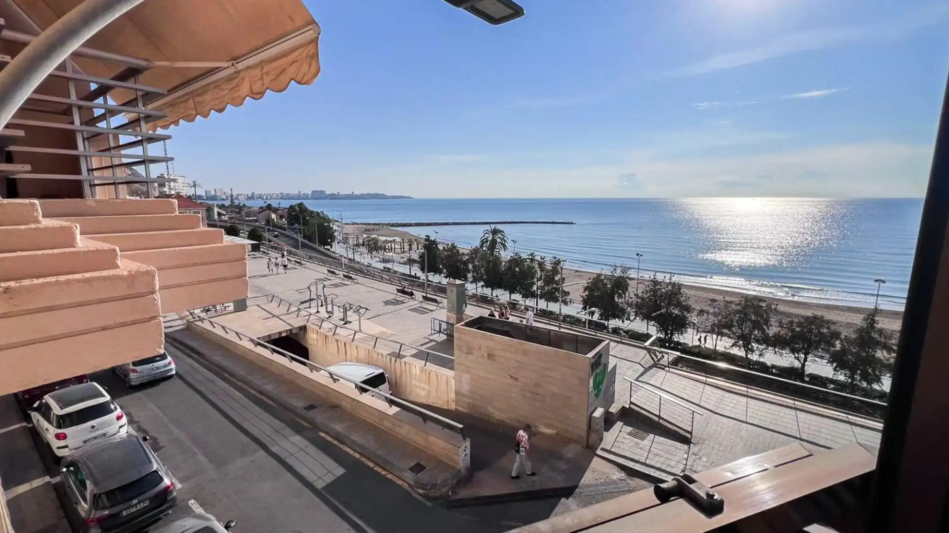 Vista exterior de Apartamento en venta en Alicante / Alacant con Calefacción y Amueblado