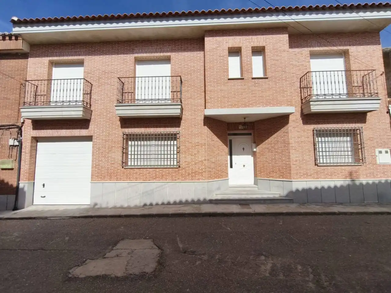 Vista exterior de Casa o xalet en venda en Ajofrín amb Calefacció i Terrassa