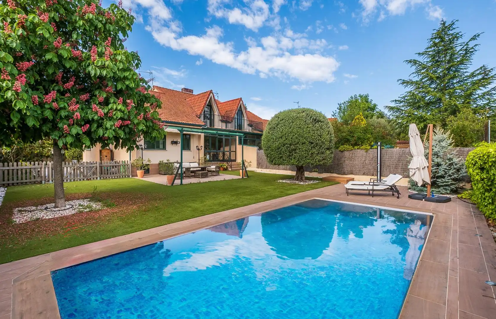 Jardín de Casa adosada en venta en Guadarrama con Aire acondicionado, Calefacción y Piscina