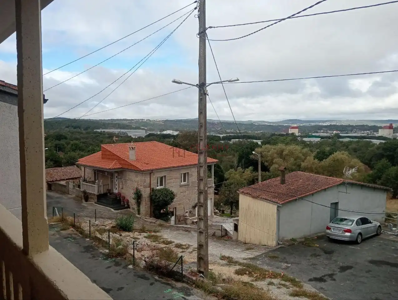 Einfamilien-Reihenhaus zur Miete in San Cibrao das Viñas mit Heizung und Balkon