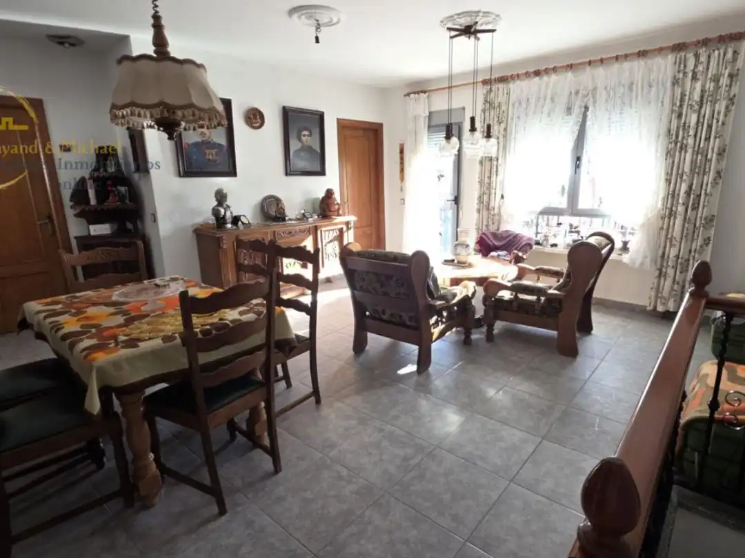 Menjador de Casa o xalet en venda en Cazalegas amb Aire condicionat, Terrassa i Balcó