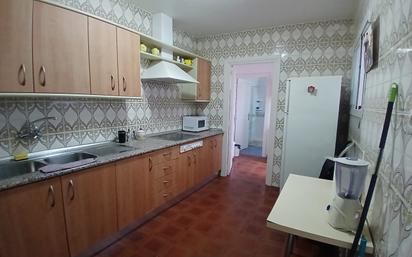 Kitchen of Single-family semi-detached for sale in Dos Hermanas