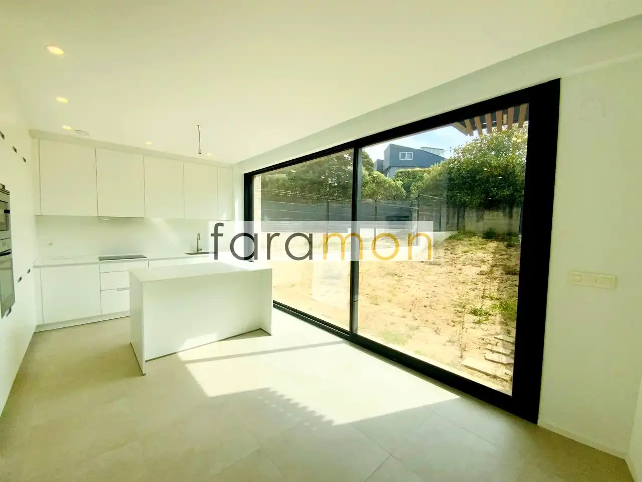 Jardín de Casa adosada en venta en Nigrán con Calefacción, Jardín privado y Terraza