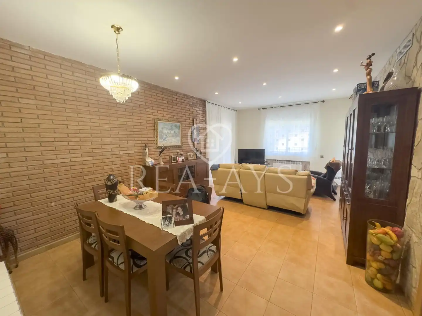 Sala de estar de Casa o chalet en venta en Vallirana con Aire acondicionado, Calefacción y Jardín privado