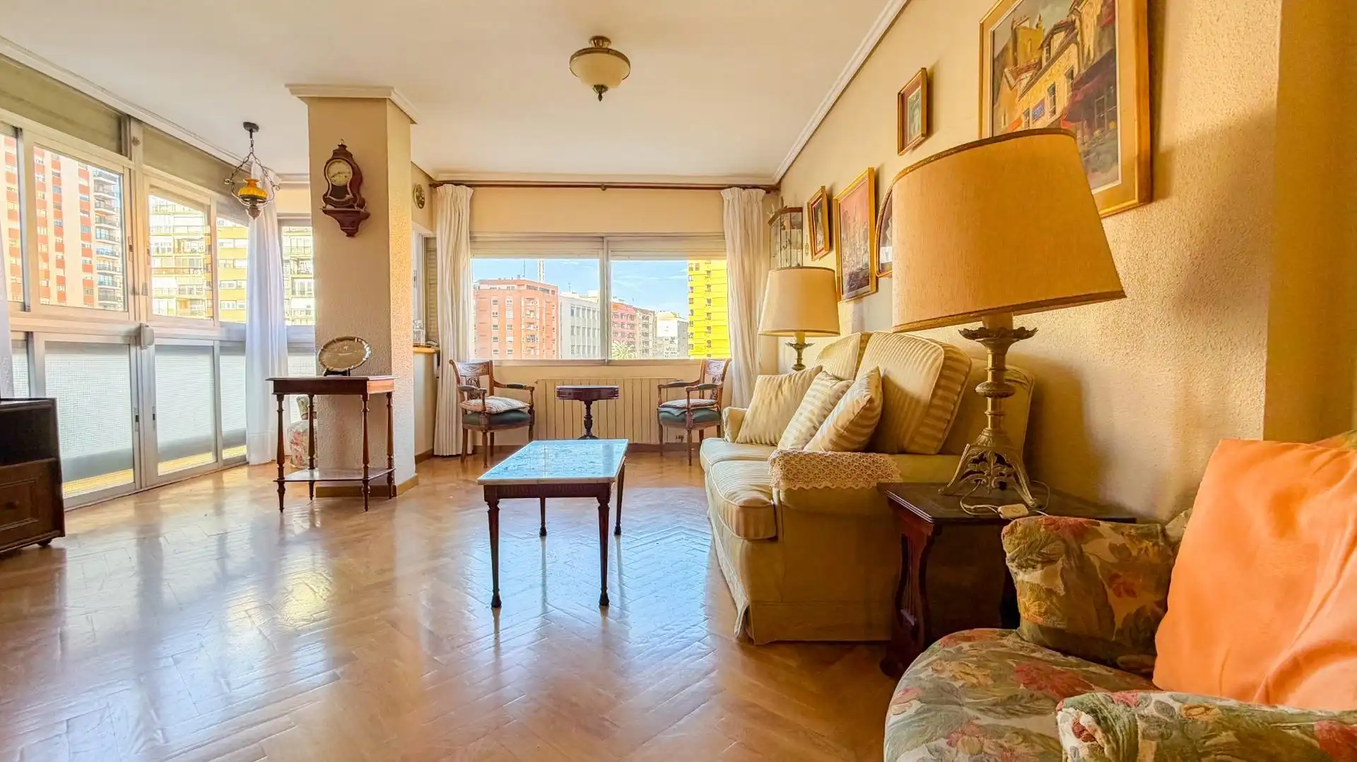 Wohnzimmer von Wohnung zum Verkauf in Valencia mit Klimaanlage, Heizung und Parkett