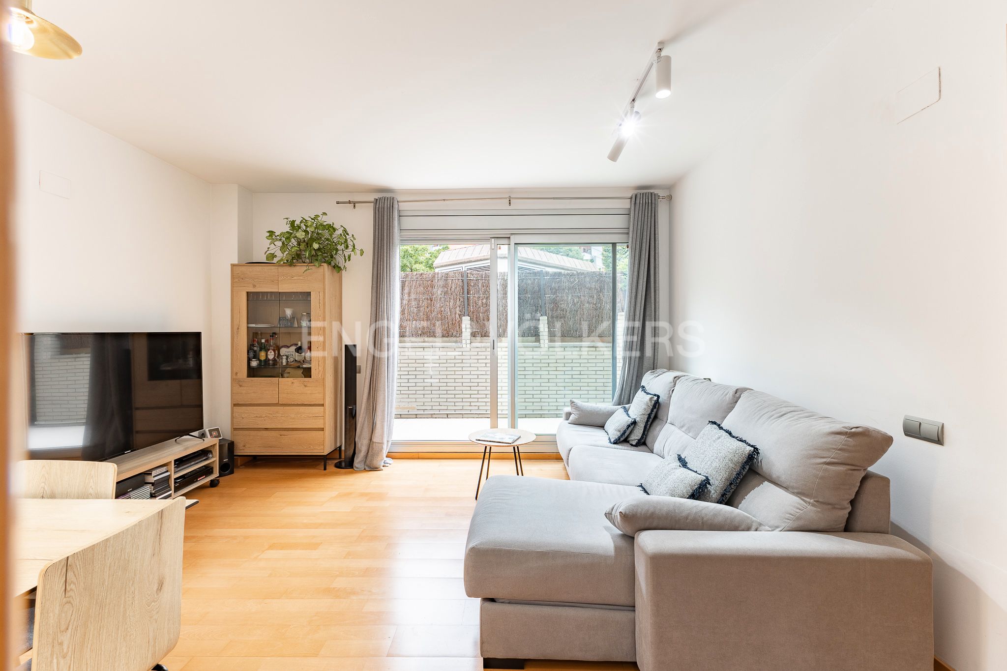 Living room of Apartment for sale in Sant Cugat del Vallès  with Air Conditioner, Heating and Private garden