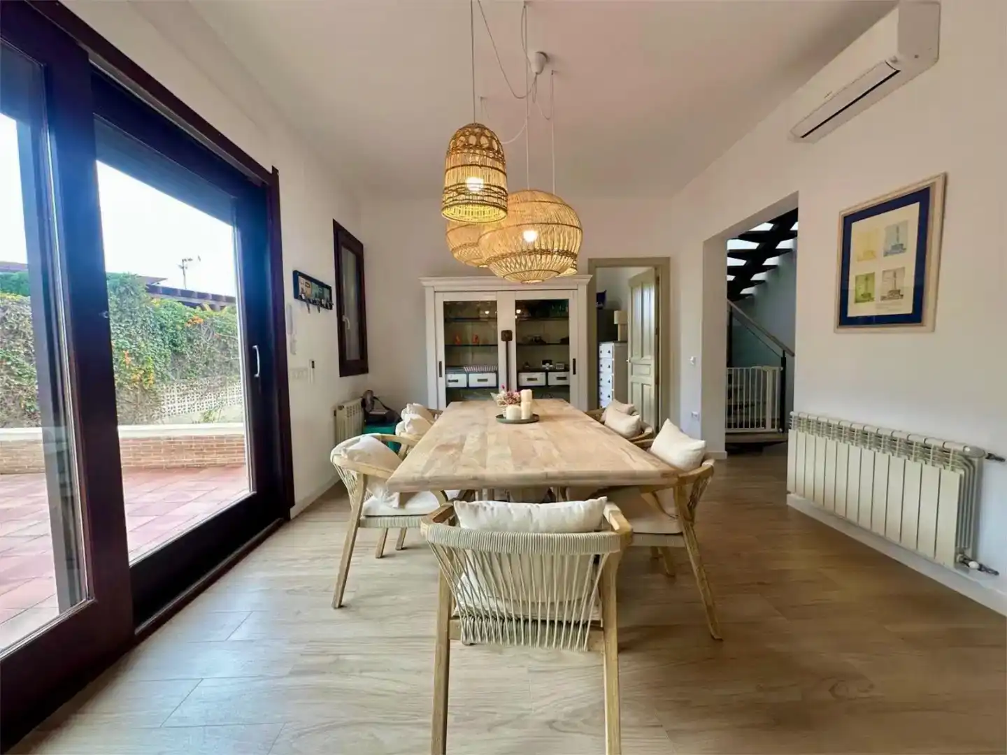 Menjador de Casa adosada de lloguer en Cartagena amb Aire condicionat, Jardí privat i Moblat