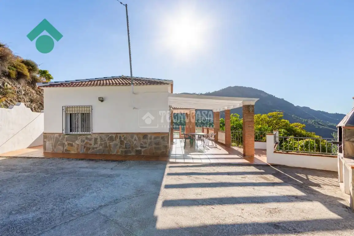 Vista exterior de Finca rústica en venda en Nerja amb Piscina
