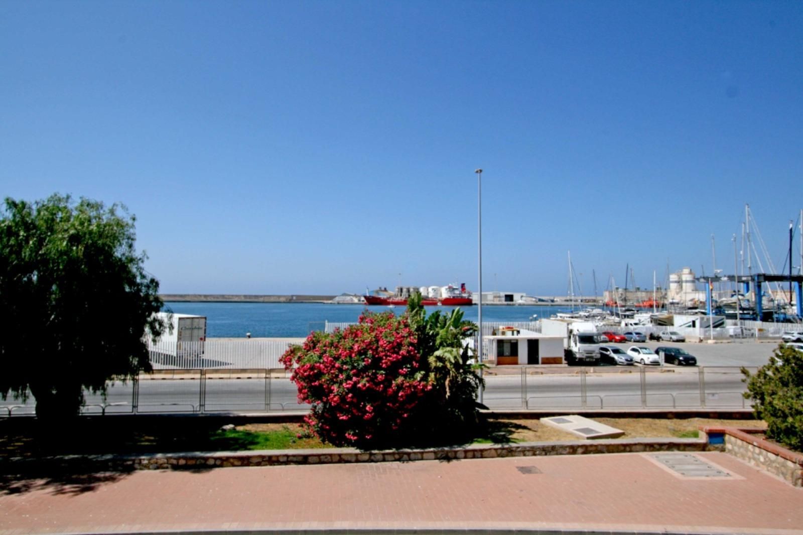 Vista exterior de Pis en venda en Motril