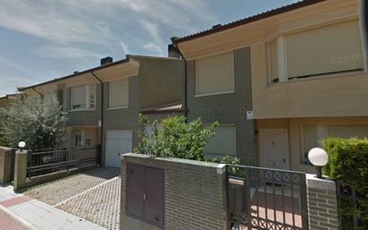 Exterior view of Single-family semi-detached for sale in Valladolid Capital  with Heating, Private garden and Parquet flooring