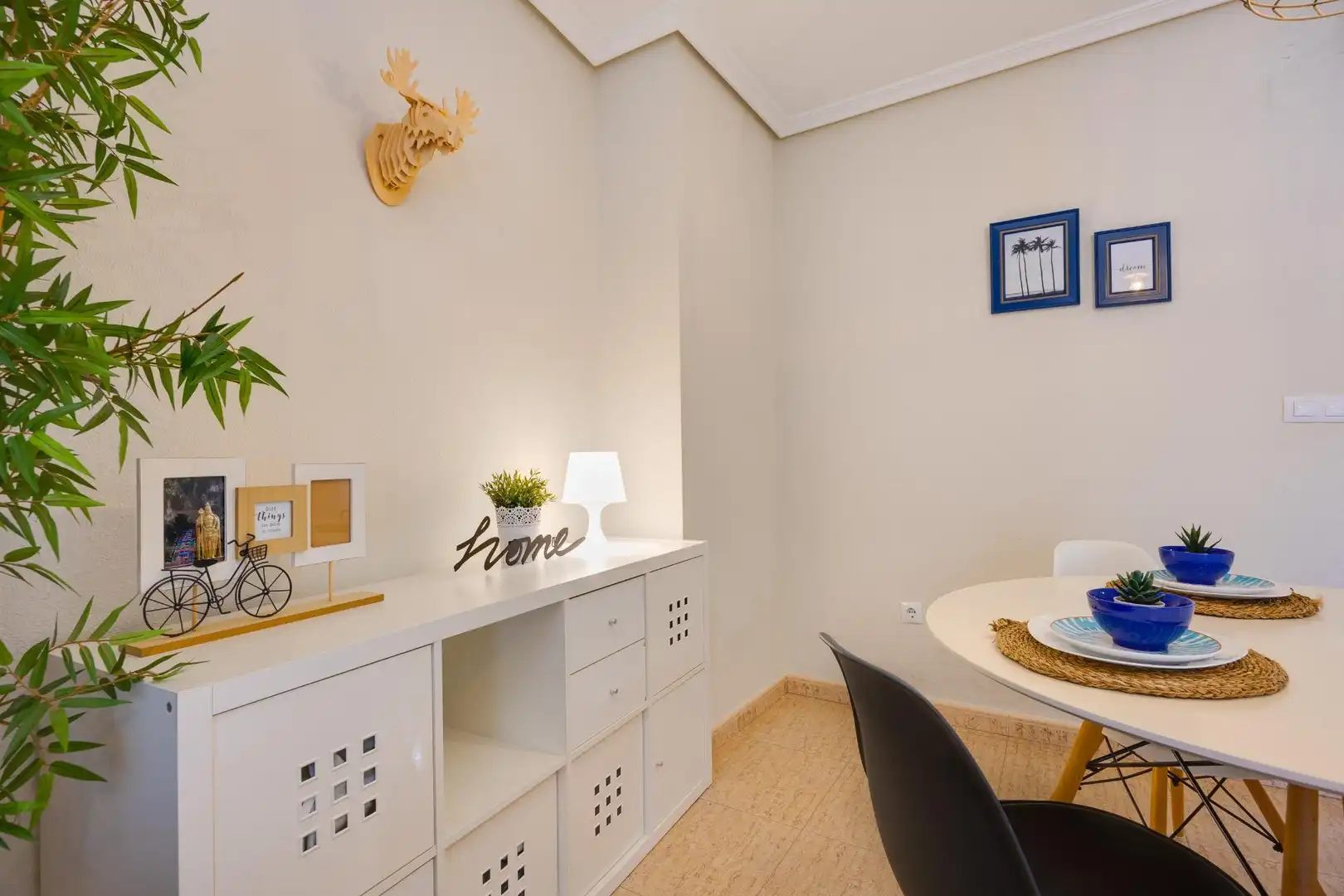 Menjador de Apartament en venda en Torrevieja amb Aire condicionat, Terrassa i Moblat