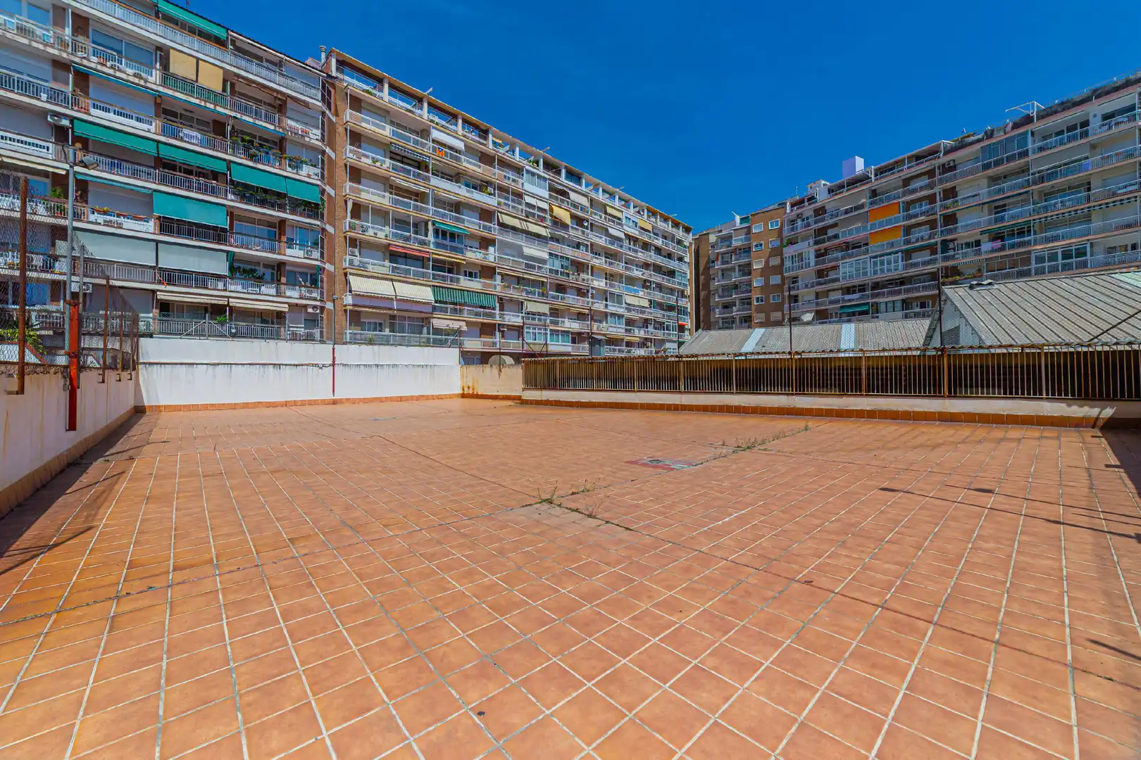 Parking de Apartamento en venta en Barcelona con Calefacción y Parquet