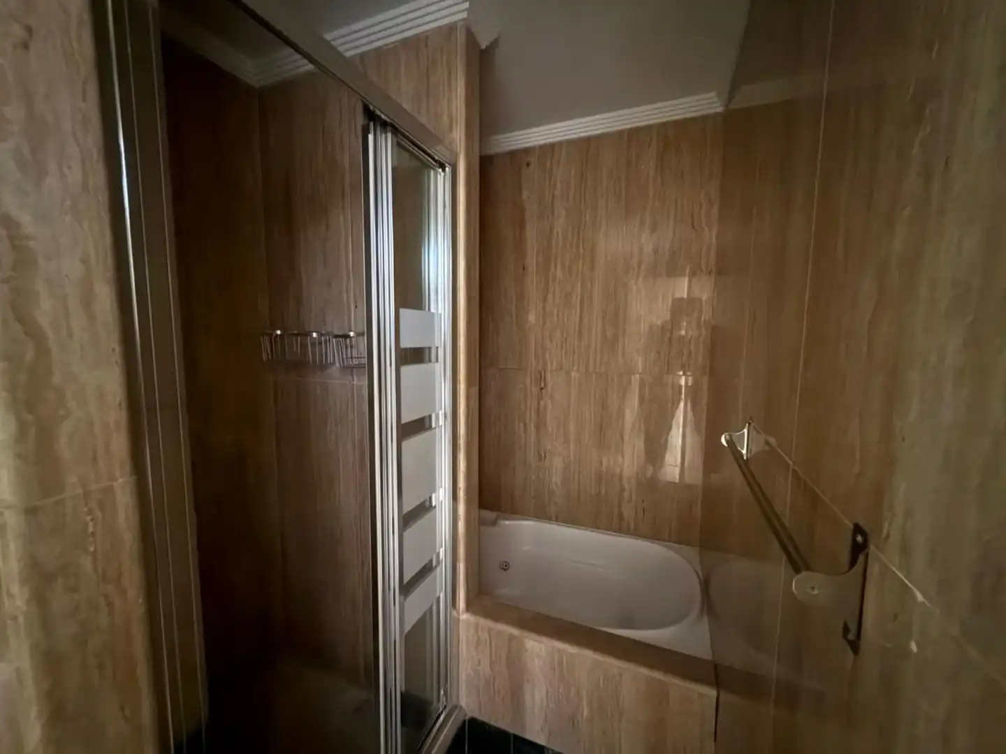Baño de Piso en venta en Marbella con Calefacción, Terraza y Piscina comunitaria