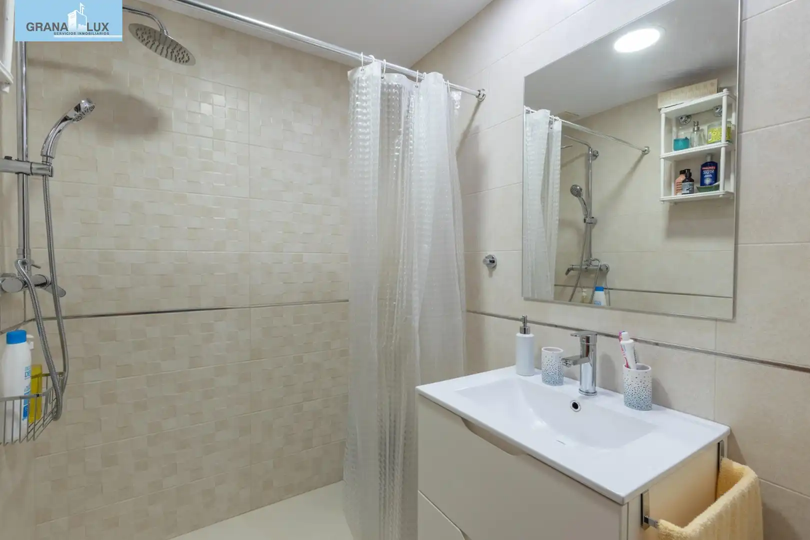 Badezimmer von Haus oder Chalet zum Verkauf in La Zubia mit Klimaanlage, Heizung und Gemeinschaftspool