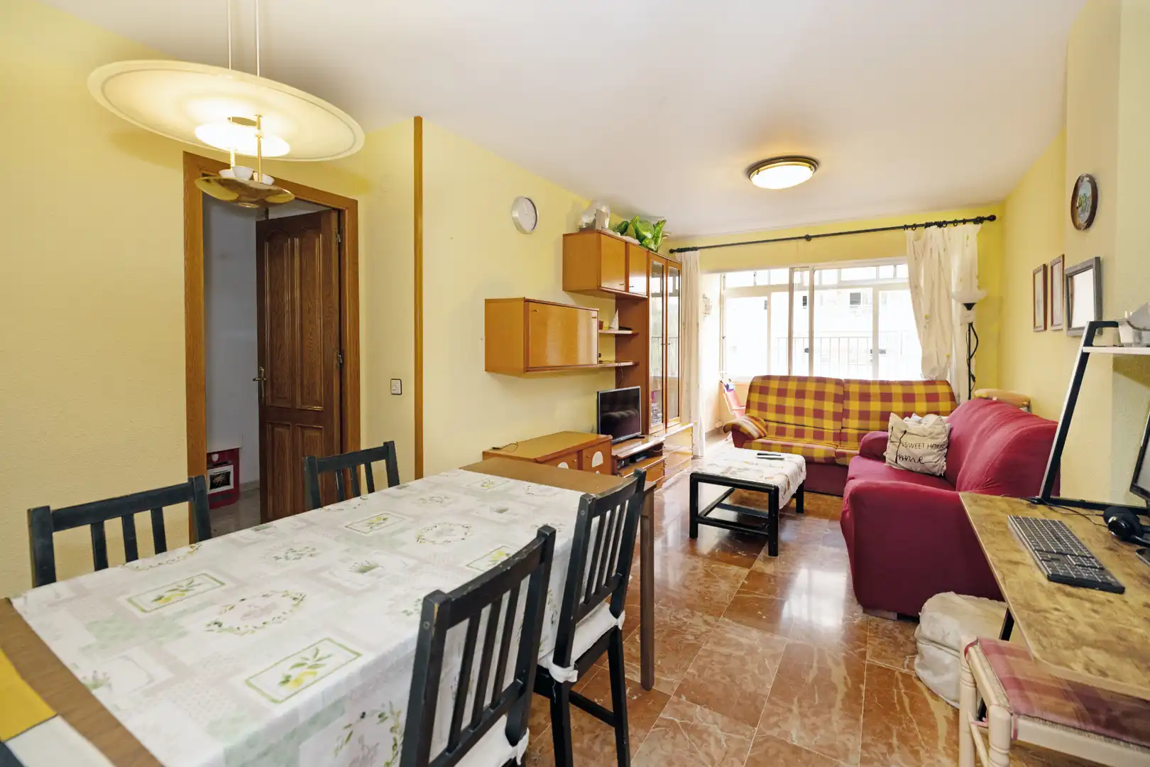 Sala de estar de Piso en venta en Málaga con Amueblado, Balcón y Piscina comunitaria