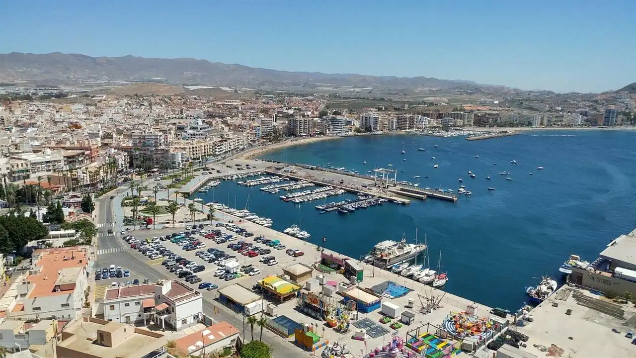 Vista exterior de Casa o chalet en venta en Águilas con Aire acondicionado, Calefacción y Jardín privado