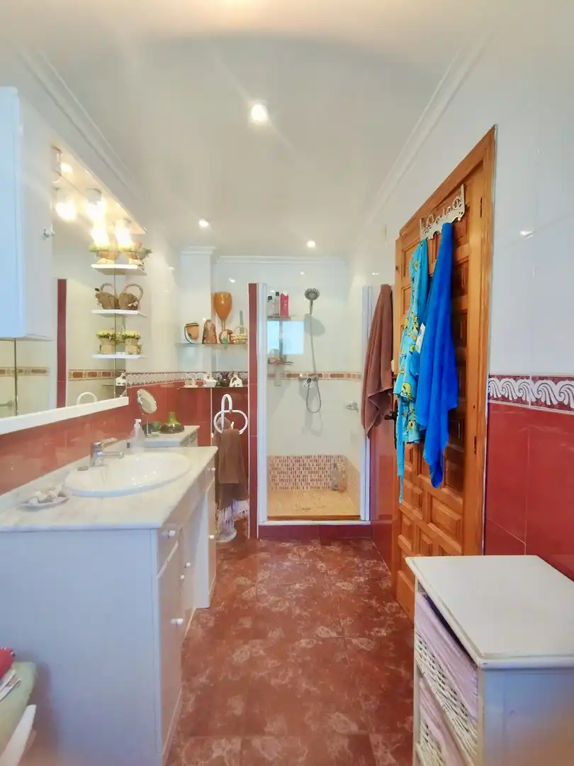 Bathroom of Houses for sale in Petrer  with Private garden and Swimming Pool