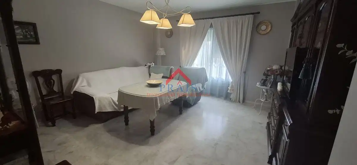Vista exterior de Casa adosada en venta en Utrera con Aire acondicionado y Trastero