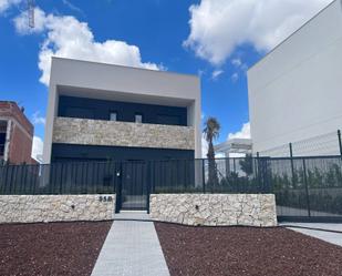 Exterior view of Single-family semi-detached for sale in Pilar de la Horadada  with Air Conditioner, Private garden and Terrace