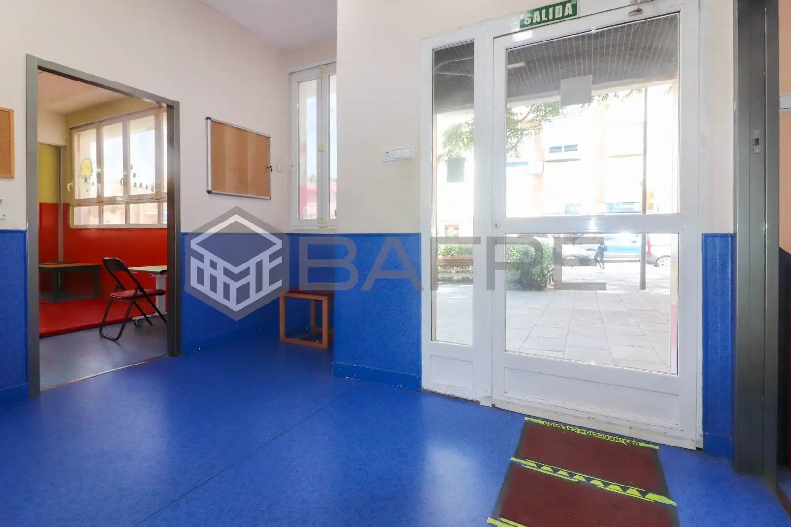 Local comercial en venda a Plaza las Escuelas, imagen 4