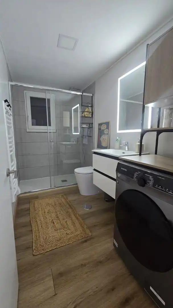 Bany de Casa o xalet de lloguer en San Martín del Rey Aurelio amb Calefacció i Moblat