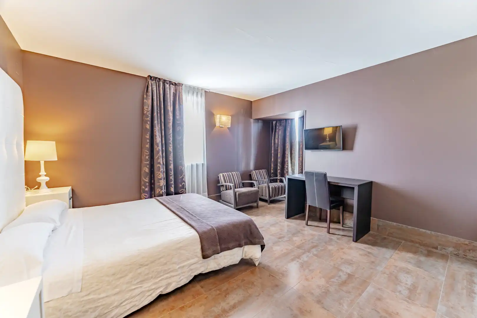 Habitación de Edificio en venta en Valle de Losa con Alarma