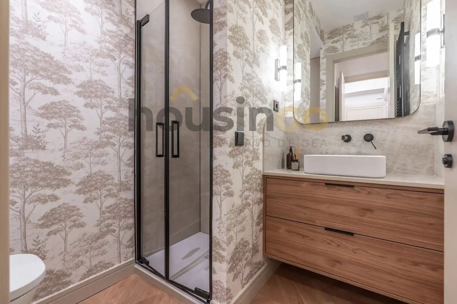 Bathroom of Flat for sale in Madrid  with Air Conditioner, Heating and Terrace