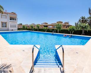 Piscina de Apartament en venda en Estepona amb Aire condicionat, Calefacció i Jardí privat