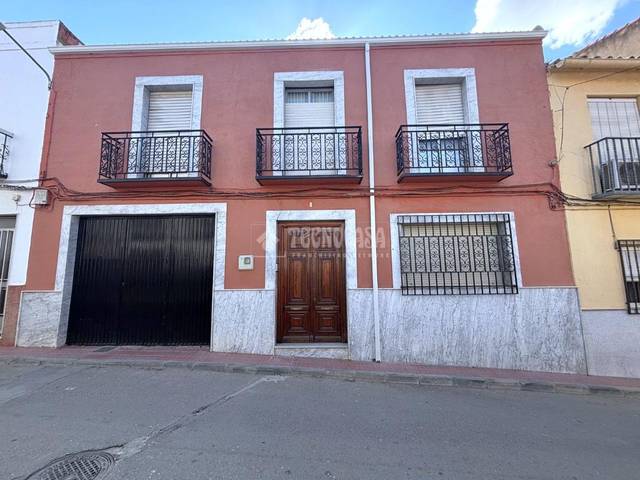 Casa adosada en Venta en C. Altozano en Jódar