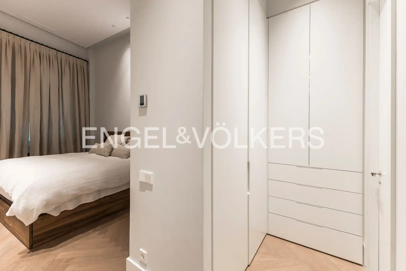 Bedroom of Flat for sale in Madrid  with Air Conditioner, Heating and Storage room