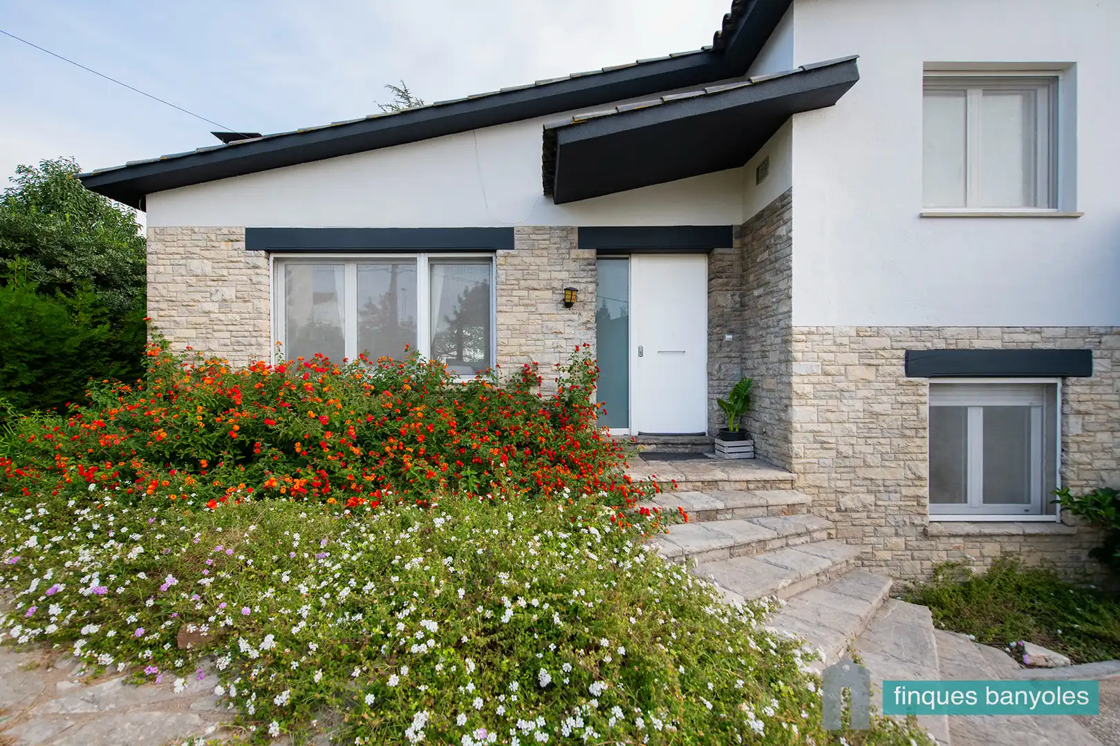 Exterior view of Houses for sale in Banyoles  with Air Conditioner, Heating and Private garden