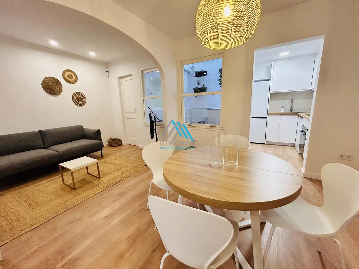 Menjador de Apartament de lloguer en Sant Feliu de Guíxols amb Parquet i Moblat