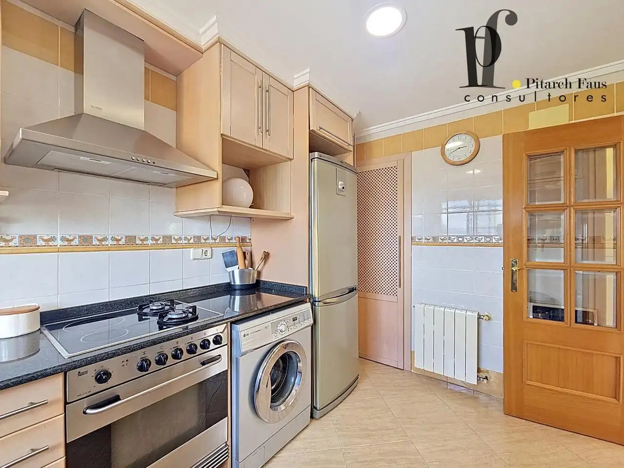 Cocina de Casa o chalet en venta en La Pobla de Vallbona con Aire acondicionado, Calefacción y Jardín privado