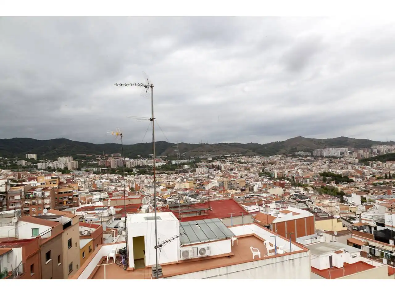 Außenansicht von Wohnung zum Verkauf in Barcelona mit Heizung