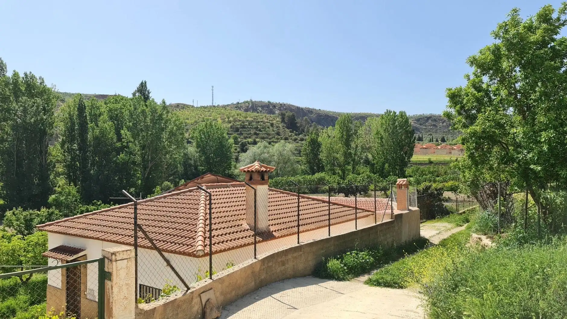 Vista exterior de Casa o xalet en venda en La Peza amb Calefacció, Jardí privat i Terrassa