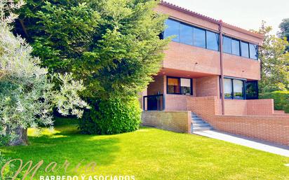 Exterior view of Single-family semi-detached for sale in Boadilla del Monte  with Terrace