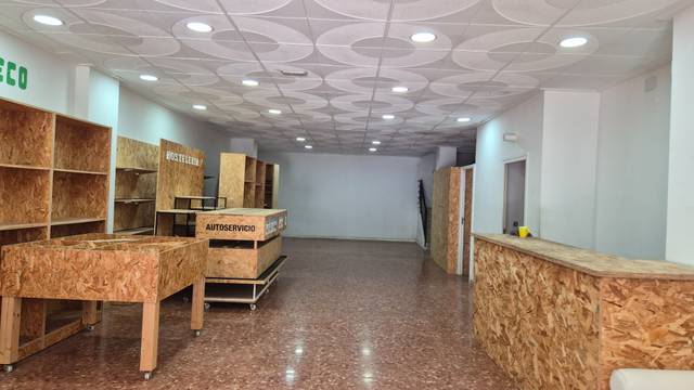 Local comercial en Alquiler en Avinguda Hispanitat, 9 en Poblenou