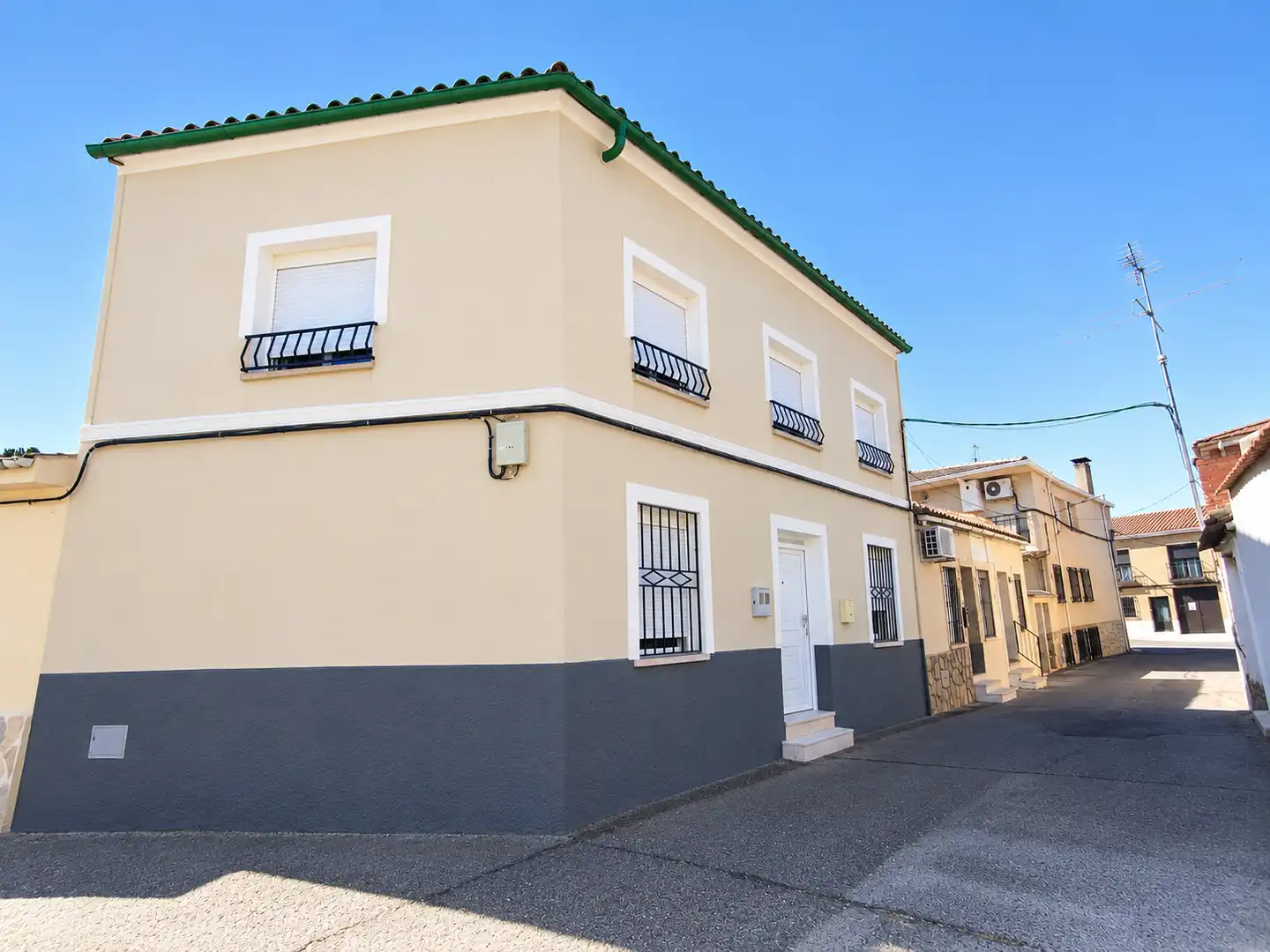 Vista exterior de Casa o xalet en venda en Santa Olalla amb Aire condicionat, Calefacció i Terrassa