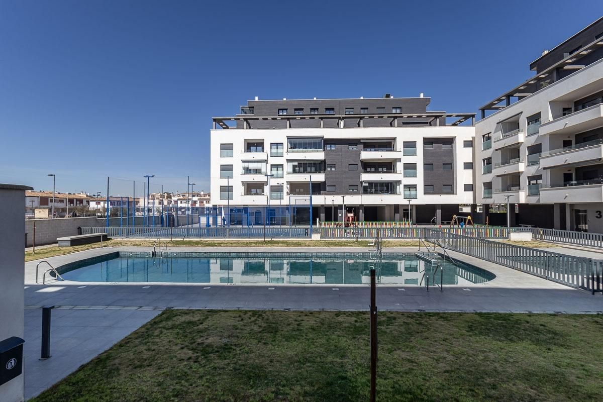 Piscina de Pis de lloguer en Armilla amb Traster, Moblat i Piscina comunitària