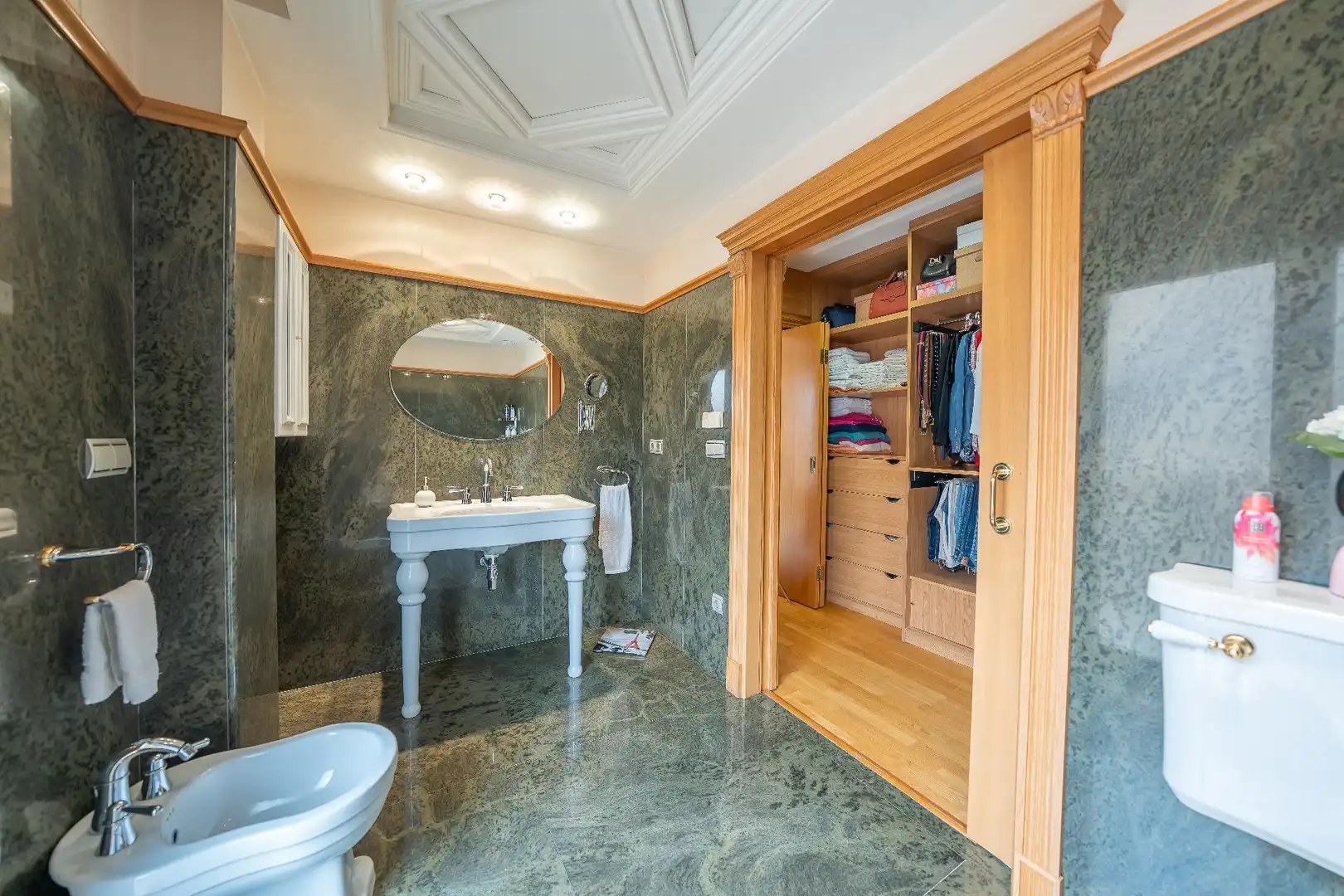 Badezimmer von Einfamilien-Reihenhaus zum Verkauf in Novelda mit Heizung, Terrasse und Balkon