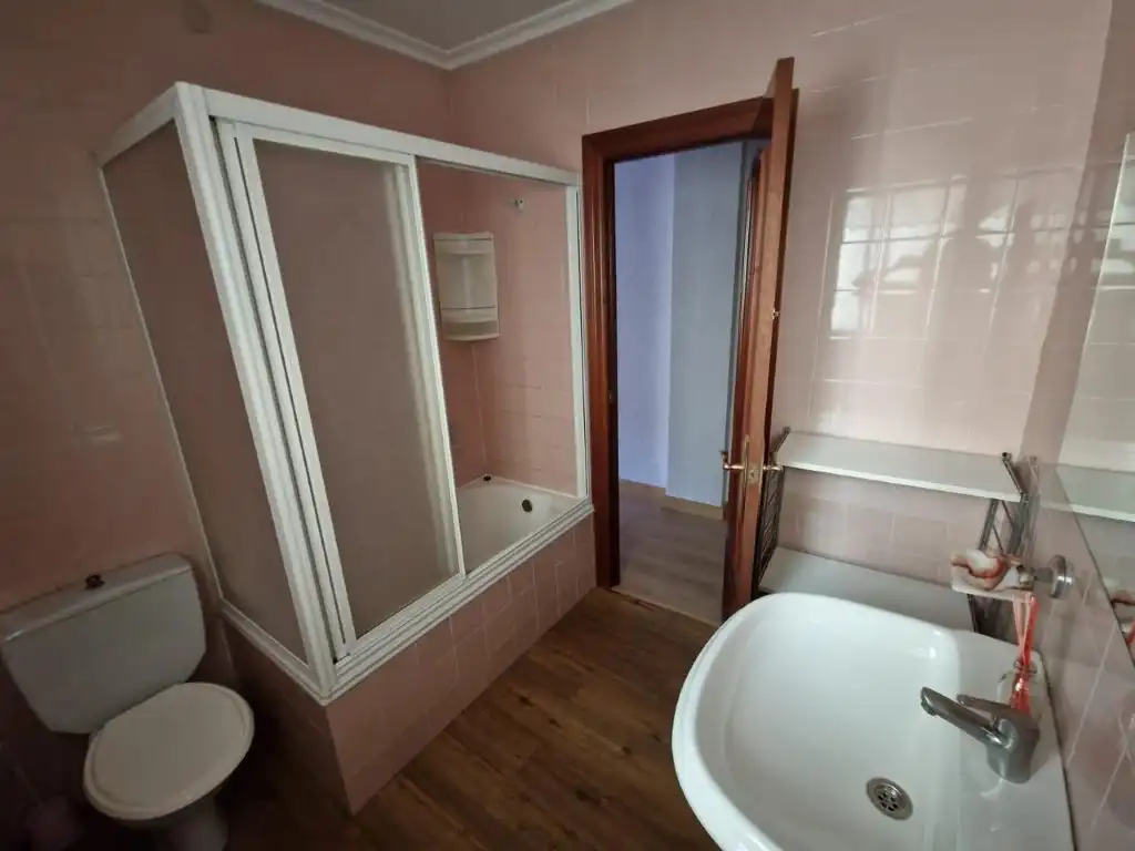Baño de Piso de alquiler en Puertollano con Aire acondicionado, Terraza y Amueblado