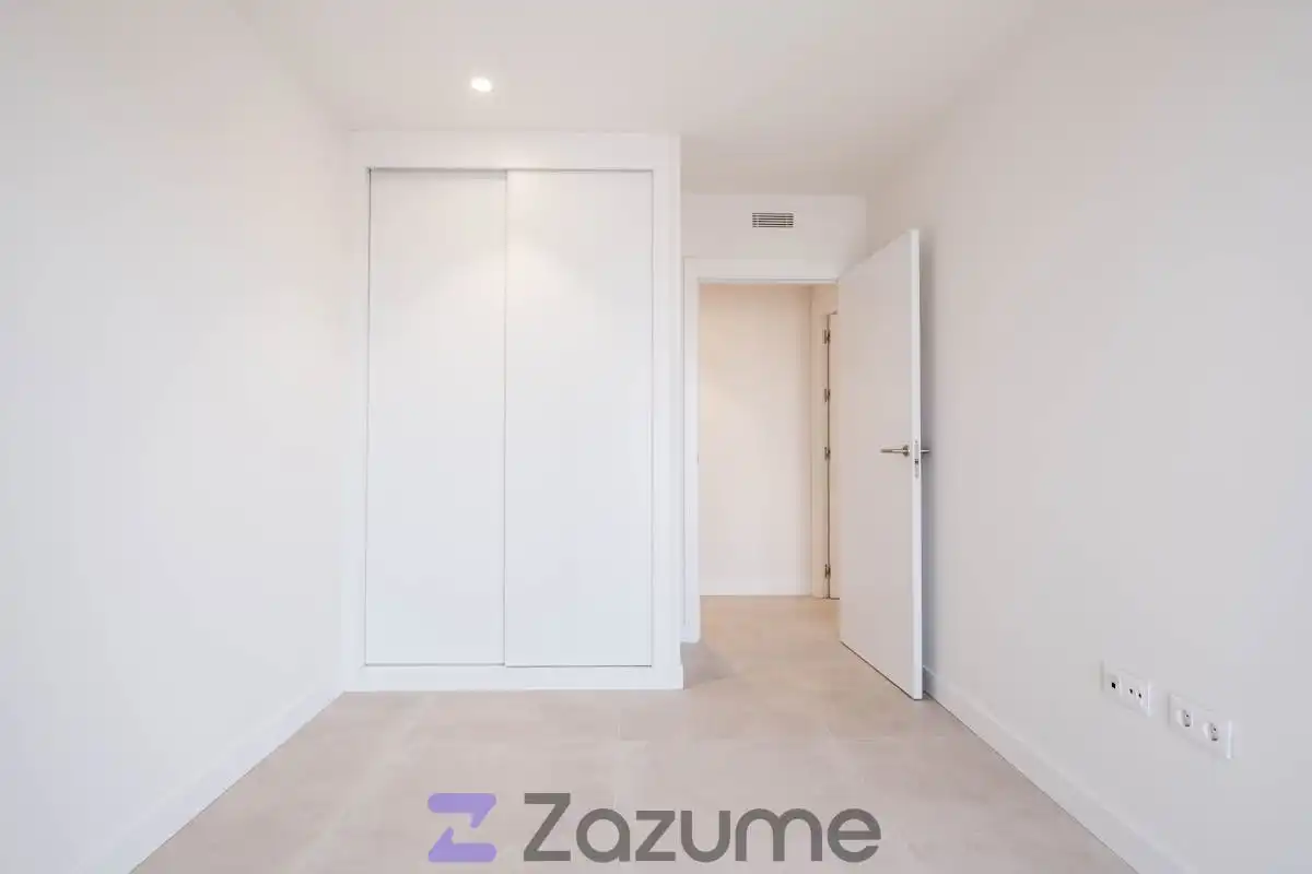 Schlafzimmer von Wohnung zur Miete in Zaragoza mit Klimaanlage, Heizung und Terrasse