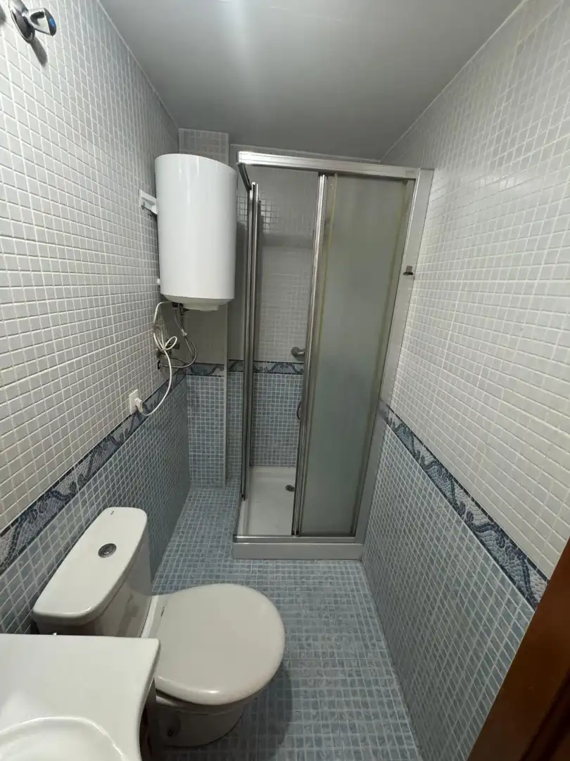 Bathroom of Flat for rent in Granada  with Air Conditioner, Heating and Furnished