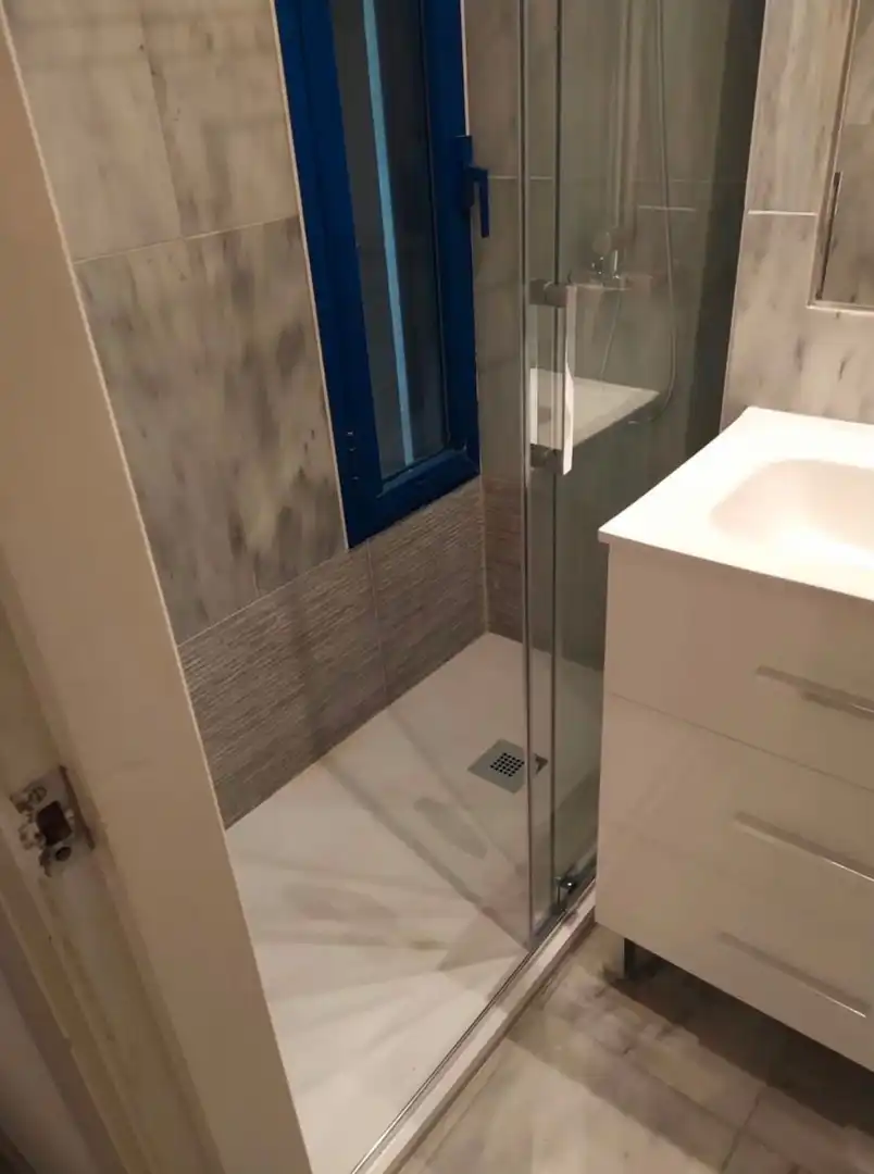 Bany de Dúplex de lloguer en Marbella amb Aire condicionat, Calefacció i Moblat