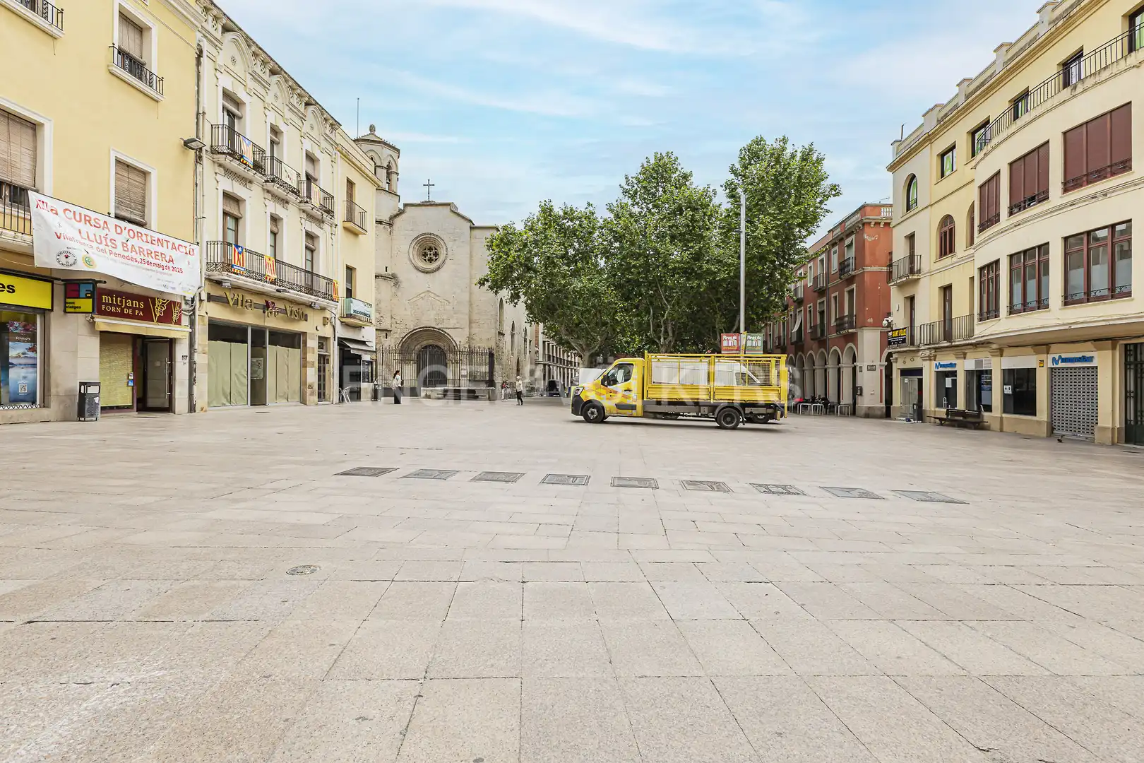Vista exterior de Edifici en venda en Vilafranca del Penedès