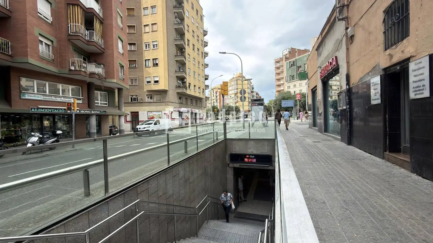 Vista exterior de Oficina en venda en Barcelona amb Aire condicionat